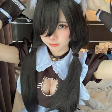 iamdorasnow Patreon selfie by Sally Dorasnow