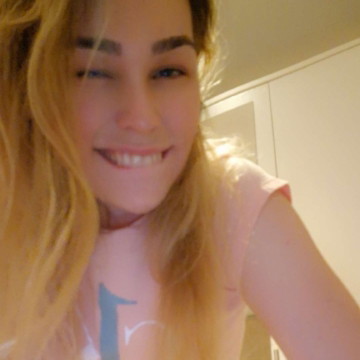 mariaqt OnlyFans selfie by Maria Qt